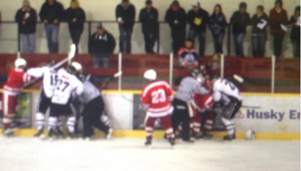 DuffRedDevils's tweet photo. 8 mins left in 1st period. http://t.co/nfowUTkY5C