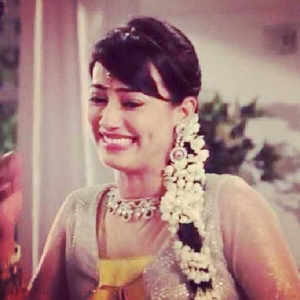 Surbhi_FanClub's tweet photo. How many RT's for this picture of our smiler<3 #SurbhiJyoti♥️😍😘 http://t.co/lCwSdSMkI5