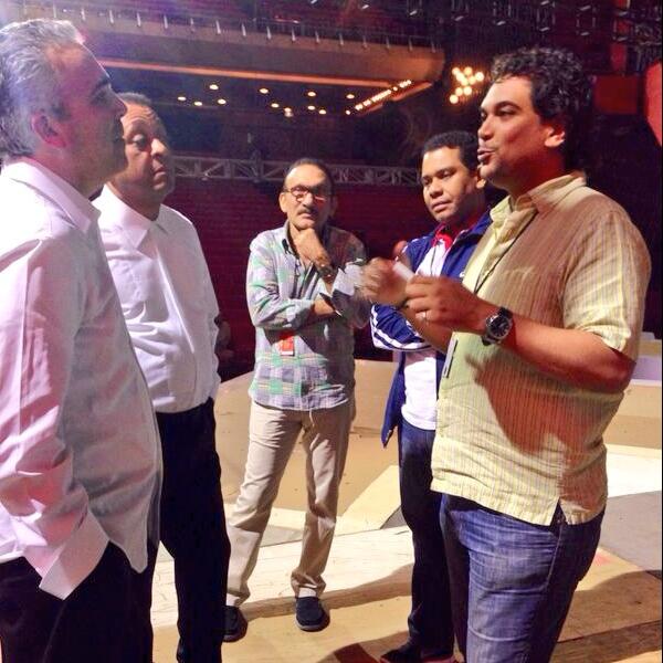 <a href="/renebrea/">The Concept Maker</a> dando órdenes. Ya viviendo en el Teatro Nacional. Escenografía de #omarmarti <a href="/SoberanoRD/">Premios Soberano</a> #cavadasoberano