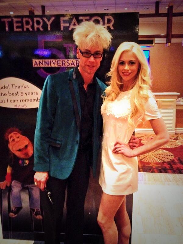 LuxorLV's tweet photo. Chloe from @FantasyLuxor and her husband @MurraySawChuck at @terryfator #FATOR5 http://t.co/HyirhZLV0C