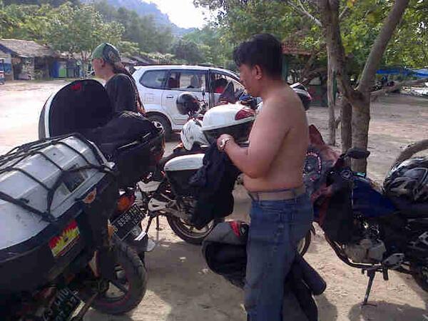 KATIN lagi persiapan mandi