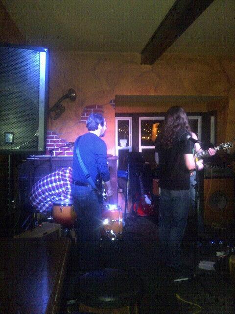 Southbarguy's tweet image. #analogsignal setting up and getting ready to go @GovernorsPub in #Sydney in the #cbrm Still time to get down here!