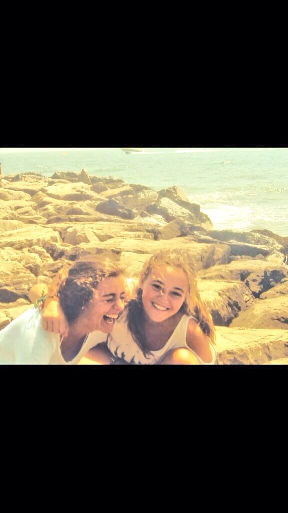 crishdezh's tweet photo. Felicidadeees a la más mejor! :) http://t.co/HkVHViFPdB