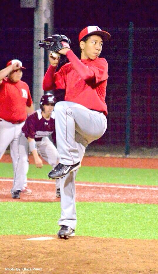 GladiatorTimes's tweet photo. The Gladiator varsity baseball team's district record is now 3-0. GO GLADIATORS! ⚾️ http://t.co/Ompoqu21ii