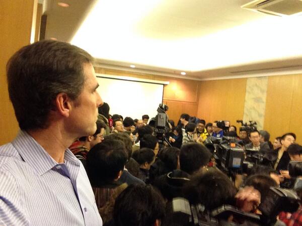 BobWoodruff's tweet image. I have a chair to stand on as the room is overflowing. Family members in tears are in another room. @ABC @WorldNews