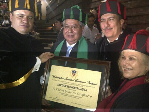 camposecovic's tweet photo. Con Rector,Director de posgrado y Dra. Rosalia http://t.co/zPN0r5HcBl