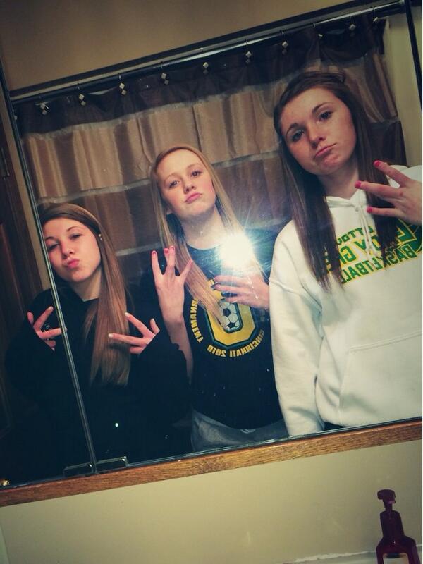 18landem's tweet photo. Friday night thuggin✌️ http://t.co/i9kQn91dQB