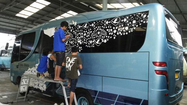 Juragandigital's tweet photo. Branding Armada Bus. BlueBird #carbranding #stickercutting #JuraganDigital.com http://t.co/dqSyMHYTi3
