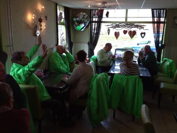 engbertvanesch's tweet image. CDA op lokatie in Donkerbroek. Nu samen  pauze bij Stap es in. Lokale economie steunen.