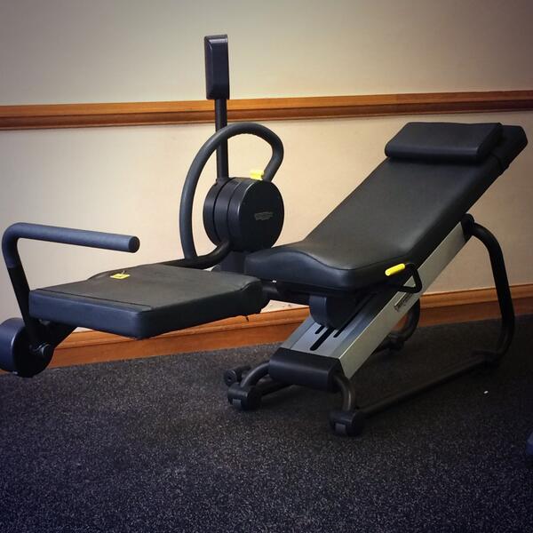 julianaconci's tweet image. Intrigued by this machine! Never seen one before... Reminds me of the dentist chair! #notagoodthing #curious 😶