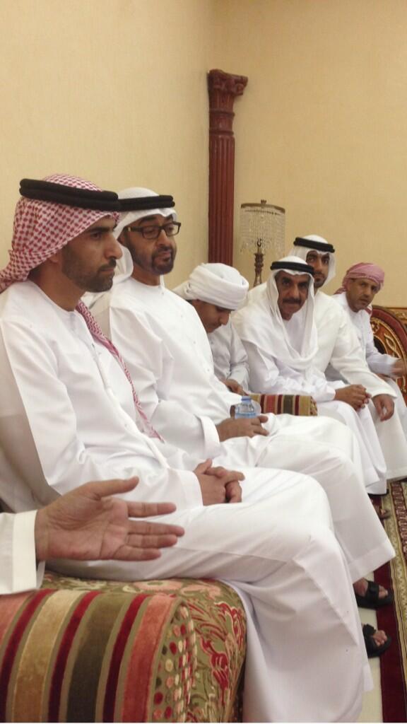SaifBZayed's tweet photo. سيدي سمو الشيخ محمد بن زايد "الله يحفظه" مع أسرة الشهيد طارق الشحي. http://t.co/P7eTMdXkli