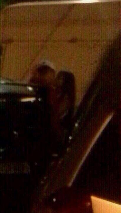BiieberFluffy's tweet photo. Justin Bieber and Selena Gomez kissing tonight! Seriously, they're together again ?! http://t.co/zsbgitlAPE