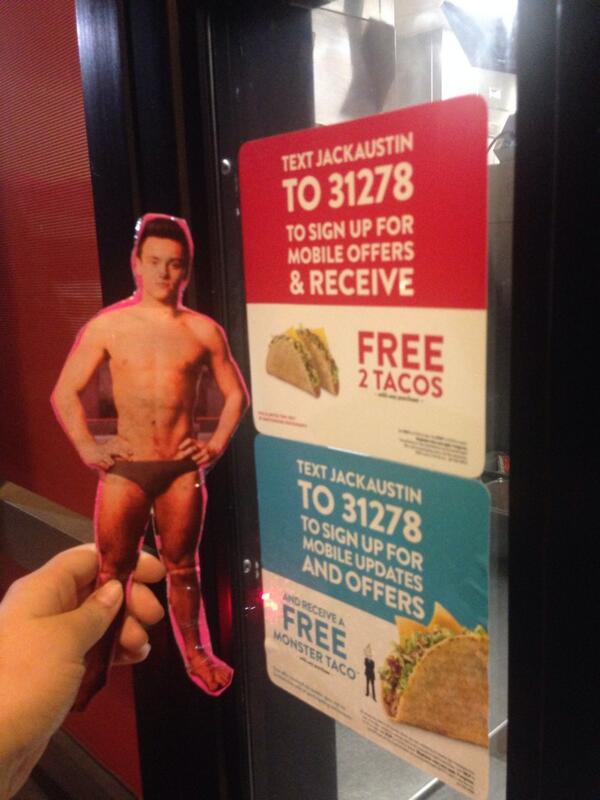 TomDaleyTravels's tweet photo. Stopped for tacos! @TomDaley1994 http://t.co/7QN3BTjVFy