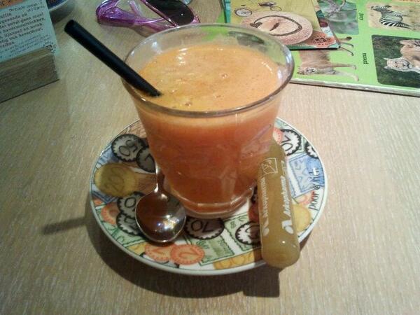 barry_75's tweet photo. Lekker bij @bagelsbeans  aan "geen stress" drankje.  voel me helemaal als herboren (en natuurlijk No Stress) http://t.co/isg1Ww8v3H