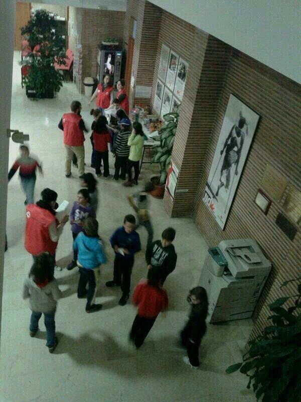 cruzrojasoria's tweet photo. Los grupos PINEO de @crjsoria con el 8M #porlaigualdad y el lenguaje no sexista #CruzRojaSoriaHoy http://t.co/oZplPe3q3L