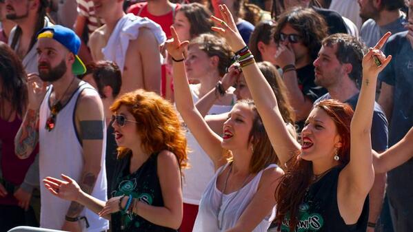 VinaRockOficial's tweet photo. Hoy es vuestro día, #viñarockeras! #GanasdeViñaRock aumentando por momentos! http://t.co/ELVzYsiW5m