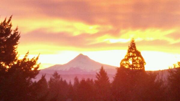 meek_mark's tweet photo. Beautiful morning here in Clackamas County! http://t.co/7i33Qqq0vK