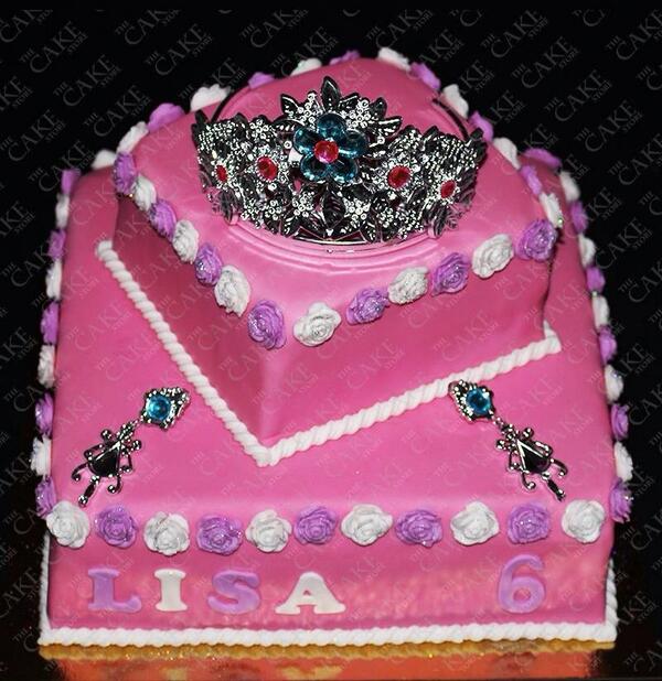 Stapeltaart met kroontje voor Lisa.