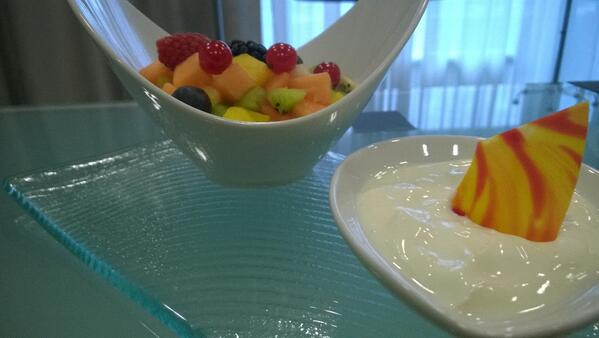 Zwork25's tweet photo. The healthy option #fruitsalad http://t.co/MAyle14vxP
