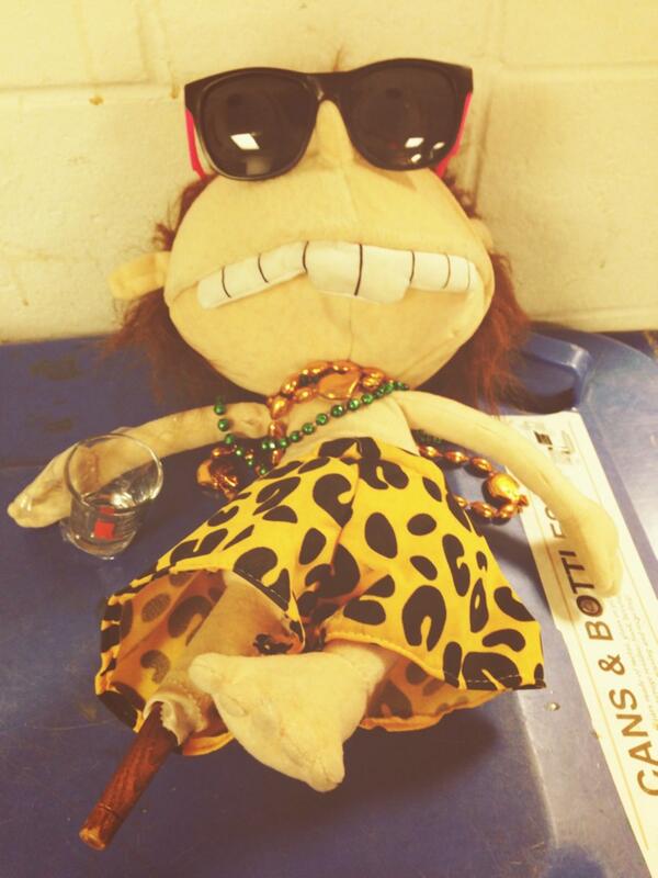 dvb300's tweet image. bringing dat Miami  swag to the big H @roshni_bhat @alexcalderaro @annapowell10 @cassidyyyoung @taylorfoleyy