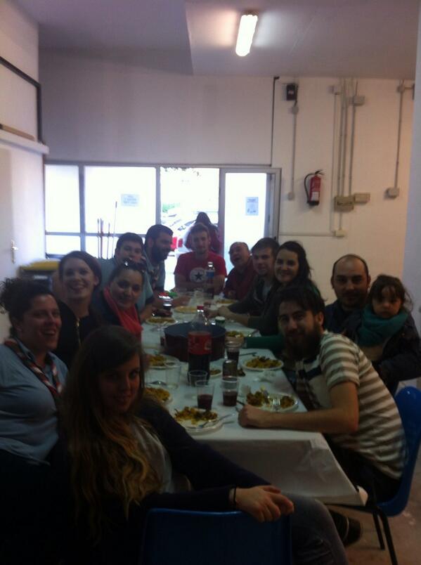 nautilus_clan's tweet photo. El clan esta de paelliita fallera !!!! http://t.co/Wi7r8i64rB