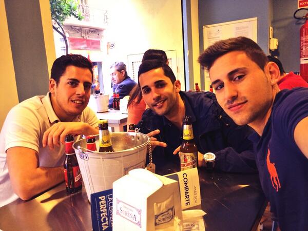 JoseBlasPina's tweet photo. Pre-mascletá @AdrianTheLeon @amarcas6 http://t.co/pWEz2ac52V