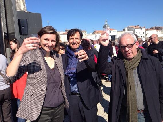 liloubetty's tweet photo. Avec @NJaumouillie Hommage à Jean-Louis FOULQUIER en écoutant Higelin chanter  "Champagne" http://t.co/9ZAc5kv6Wr