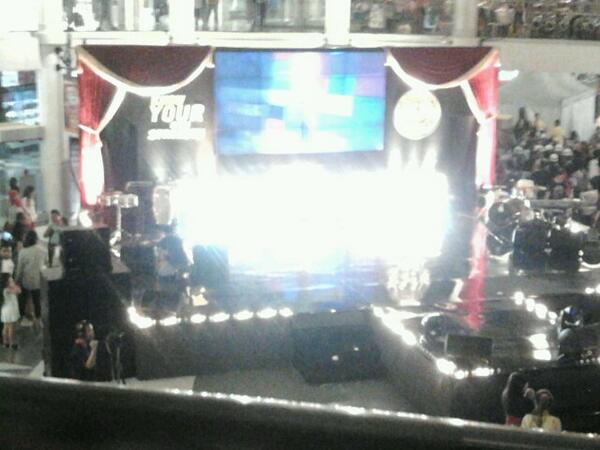 SennyLiciousJB's tweet photo. Stage @bexxaworld tonite! Masih sepi nih, drpda ngegalau merapat yuk ^^ http://t.co/FOwKnMPxQw