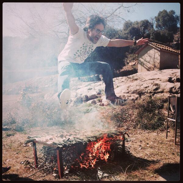 isaacperaire's tweet photo. De calçotada. #SiEtsBoigQueTtenquin @joseprocky #gas #pratsdelluçanès http://t.co/dUhf4J5gJm