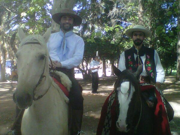 ConteGabriel's tweet photo. El gaucho @pablofalconi y su hermano Emilio @argency_ @gustavocasano http://t.co/aYadQIX2Qw