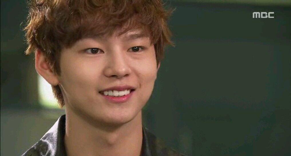 BiNgXtwCEAE2r5l.jpg:large