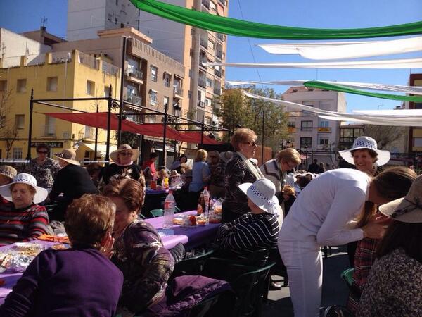 infoSafor's tweet photo. Les associacions de dones de Gandia dinen al Prado per celebrar el dia de la dona #8demarc http://t.co/y3QoWLJ17S
