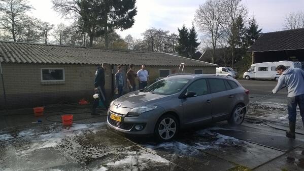 EdwardOlthof's tweet photo. De top van CRH die me op zaterdagmiddag de auto wast, wie wil dat nou niet😊 http://t.co/d8NTLKYgrB