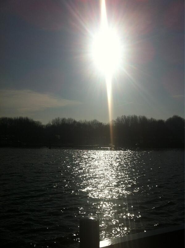 BOOT_10's tweet photo. Boot10 loves spring! Varenblijftfeest:) ook varen in de lente? door de grachten of ruime sop?http://t.co/9RhXUgsFpf http://t.co/LvVDeFejv0