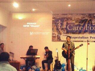 Dan ini pentolan band qt..huaaaaaa..*melt* <a href="/GP_Kharis/">GP GPIB Kharis</a>