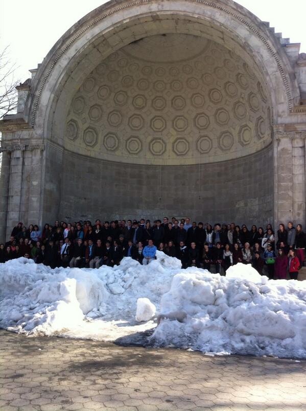 martinhsorch's tweet photo. Group pic in Central Park #springtrip2014 #determination http://t.co/GB5tBd9vIY