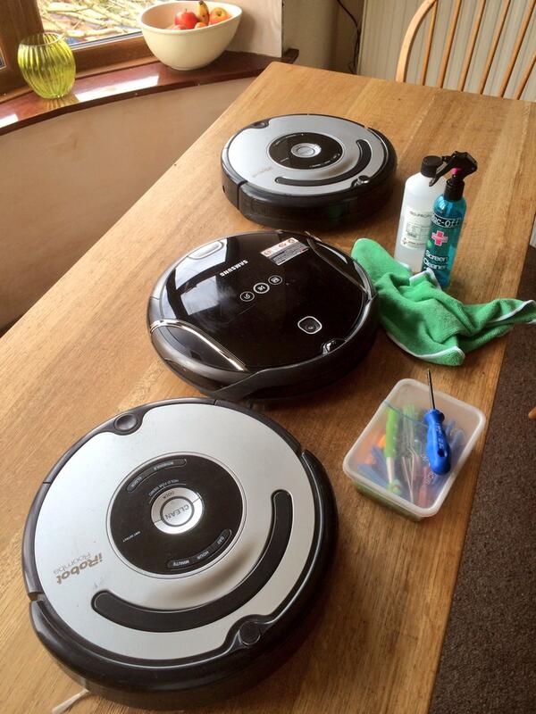 papaimaging's tweet image. Meet the papa floor maintenance team having some TLC; Ruby, Doc &amp;amp; Bolt. #Service #RobotCare #iFamily #iKarma