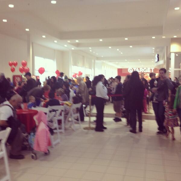 CommonsatFW's tweet image. Are you celebrating with us today? #stylesolution #CommonsatFWEvent