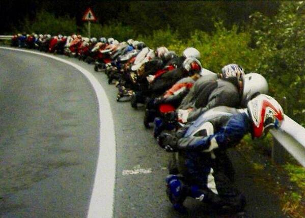 CristinaVR46's tweet photo. "@OSCARHAROTASEND: Esta foto me a impresionado..... http://t.co/Sl5aijoQ4v" #GuardarrailesAsesinos