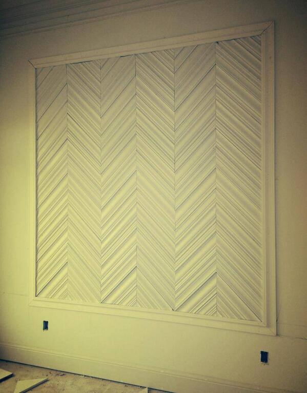 DashDevInc's tweet image. Have extra #crownmolding? We made a wall feature with 5 different kinds in a #herringbone pattern #diy #home