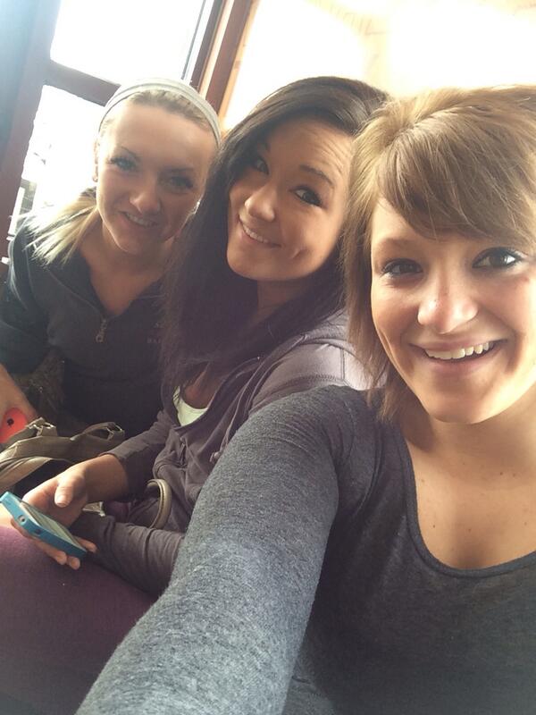 bekmarieX's tweet image. International House of Pancakes trip with the besties @mcarmen92 and @alexeliz12 #IHOP #NotBE