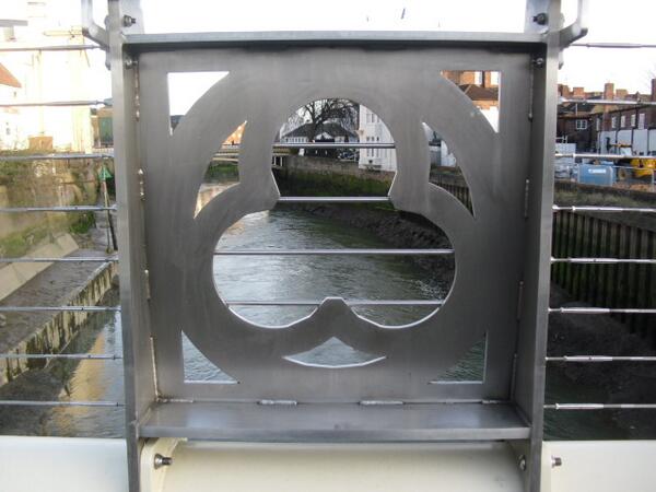 Kitty_B_Good's tweet image. Hey there, @TownBridgeReal! I think @TheBostonBridge is a fan of yours - he's got this pic on his wall facing you!