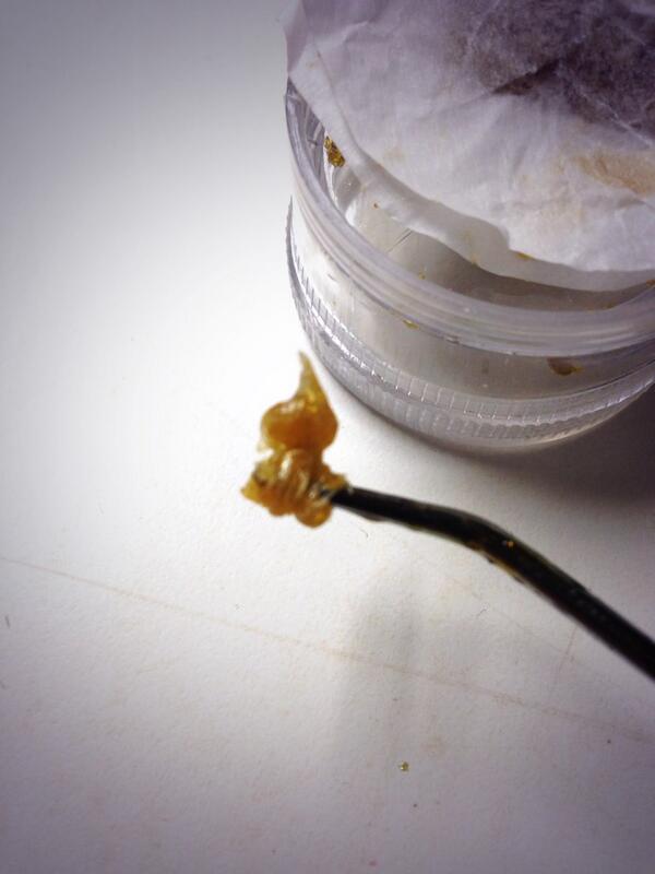 itweetaboutweed's tweet photo. 60s Kush non winterized #oil #wax #extract #concentrate #bho http://t.co/SSiUI4a9l6