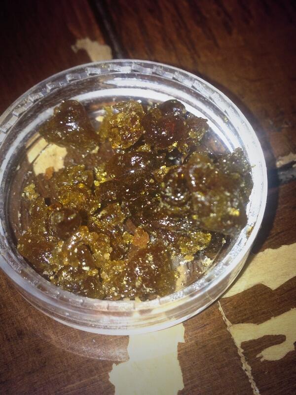 itweetaboutweed's tweet photo. Trim run #bho #concentrate #errl #extract #oil #wax #shatter @stoner_stuff http://t.co/pfmbnhIf47