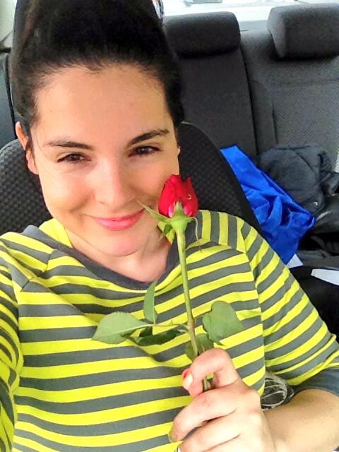 moniviadero's tweet photo. Mi novio ya me dio mi 🌹por el día de la mujer lo amo y me alegra los días tristes le da luz a mi vida y corazón http://t.co/OMbfOE6L3s