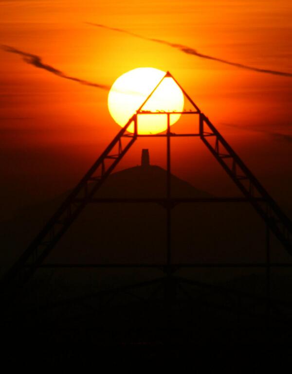 glastonbury's tweet photo. Another gorgeous sunset on the farm tonight... http://t.co/JOQ0O034sQ