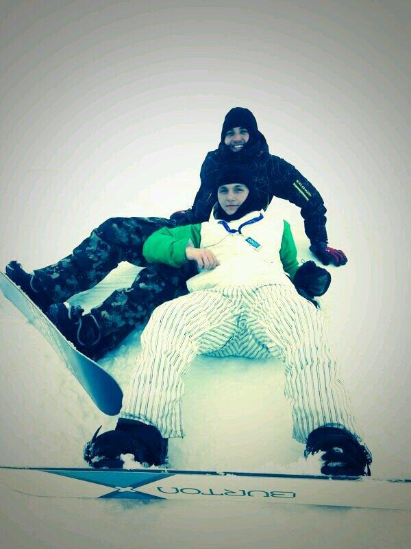 dadek0's tweet photo. With Emir Şener snowboard http://t.co/P1yeotVV0C