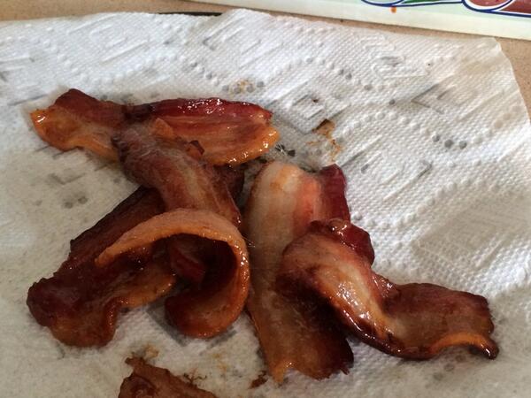 colbs902's tweet photo. Waken bacon. #gpliving #candy #rexneedstwitter http://t.co/BlxiHUKYUw