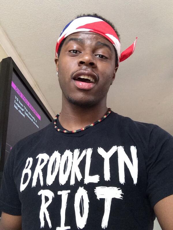 8Bit_XX's tweet image. Waiting to go outside #RiotLife