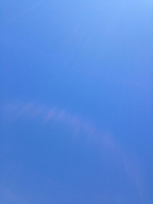 It might just look like a blue screen but it's actually the sky here in Daytona! Gorgeous! http://t.<a href="/tag/goooobolts"class="tags"><span>#goooobolts</span></a>